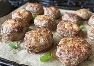ground-beef-patties-with-onion-and-cauliflower.jpg